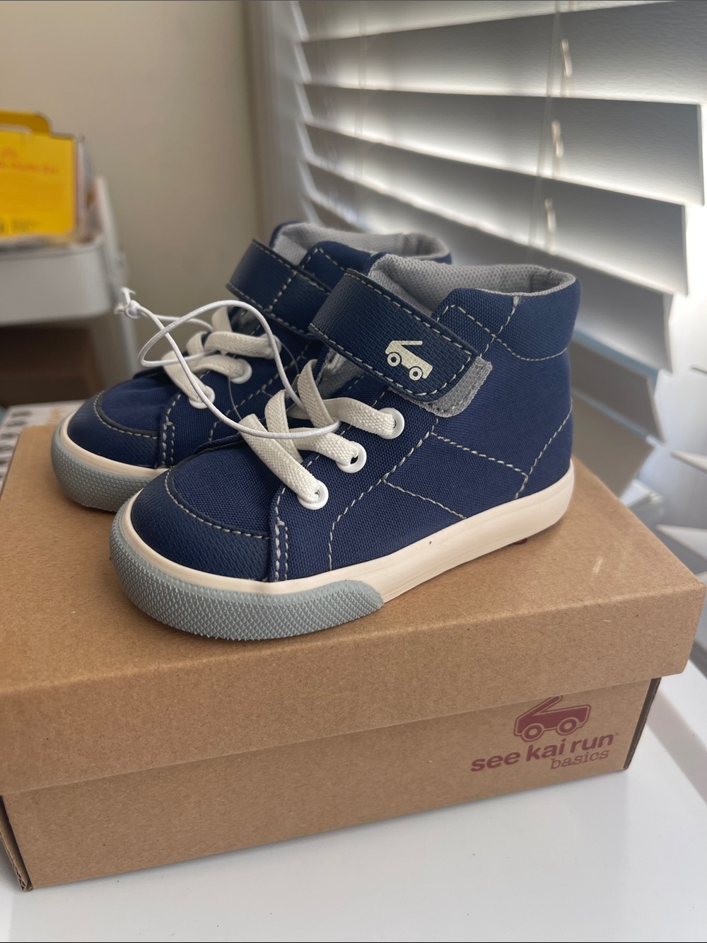 See Kai Run Navy and Gray High-Top Kids Sneakers Brand New Size 5